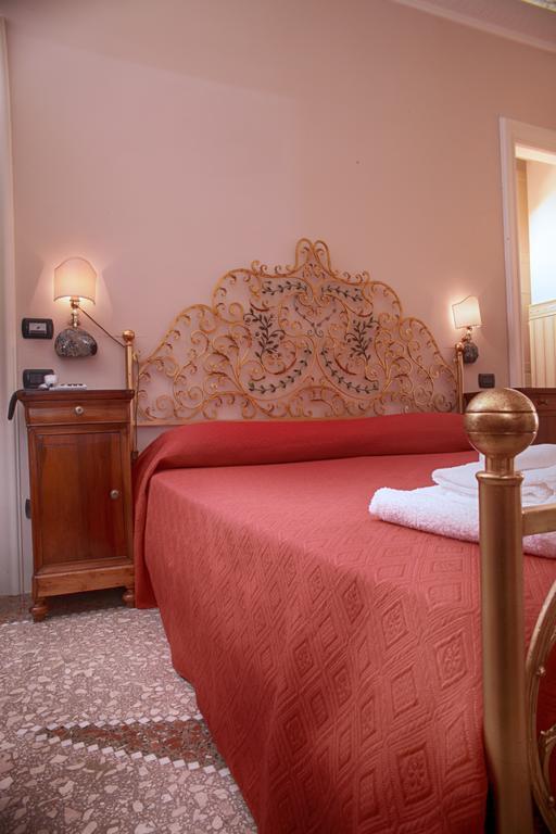 Affittacamere Domus Real Cardello 2*